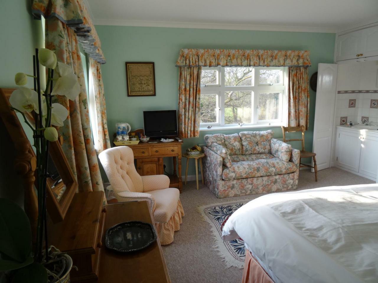 The Newnham White House Bed and Breakfast Baldock Exteriör bild